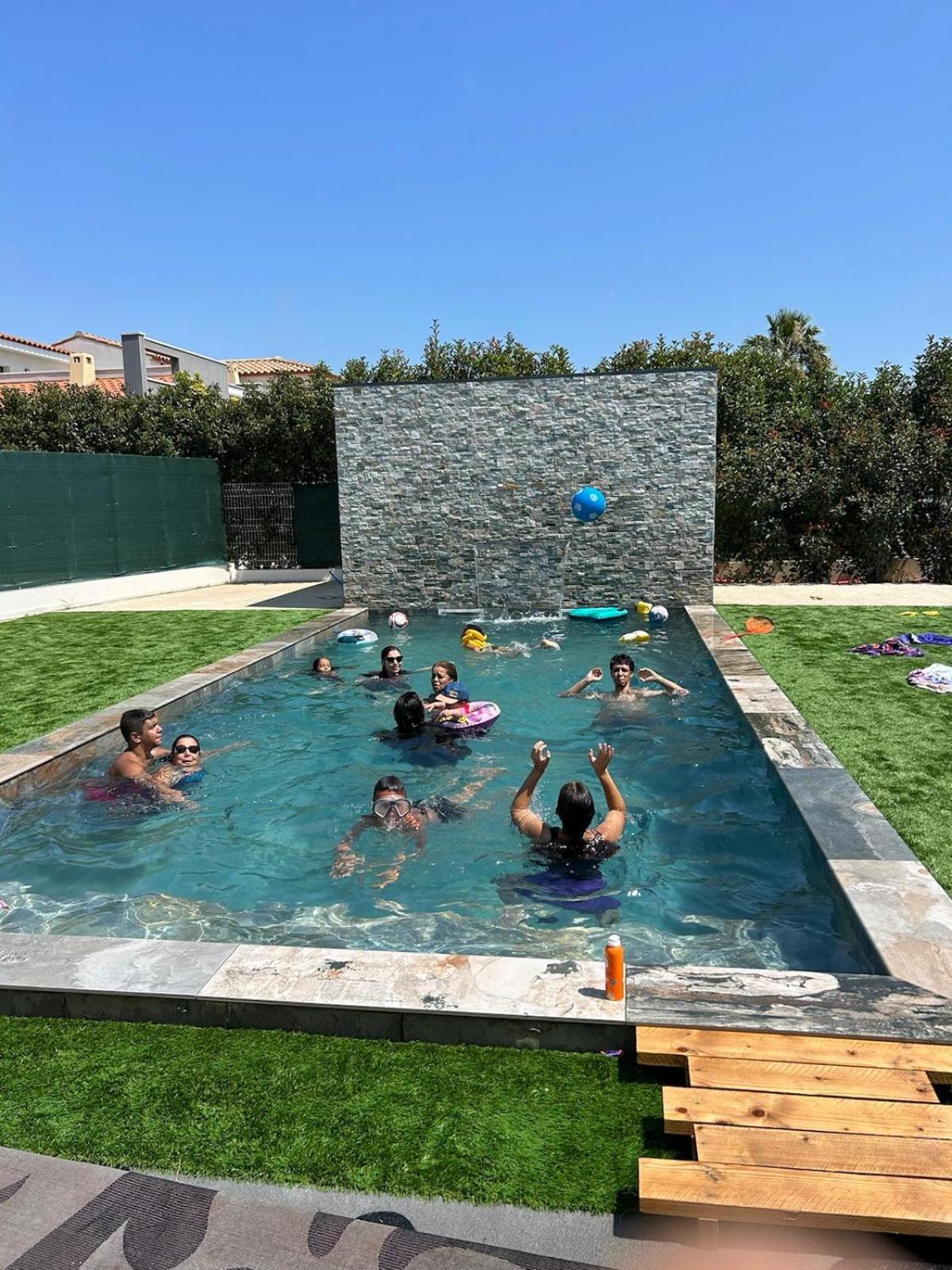 Grande Villa Avec Piscine Bompas Kültér fotó